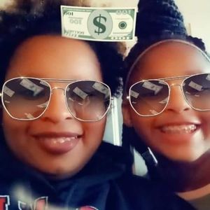 Meet your Posher, Dominique